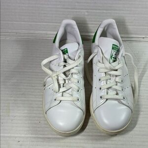 Adidas Kids White Sneakers with Green SKU B24105 USED (not box)